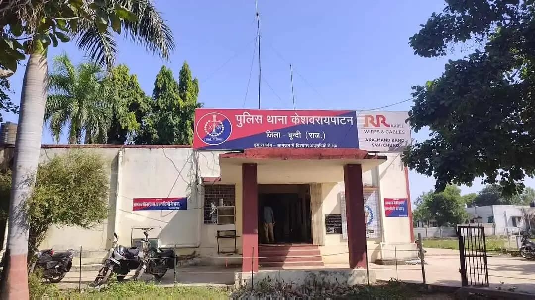 केशोरायपाटन: गुड़ला जंक्शन के पास ट्रेन की चपेट में आने से युवक की मौत, जीआरपी पुलिस ने पोस्टमार्टम के बाद शव परिजनों को सौंपा