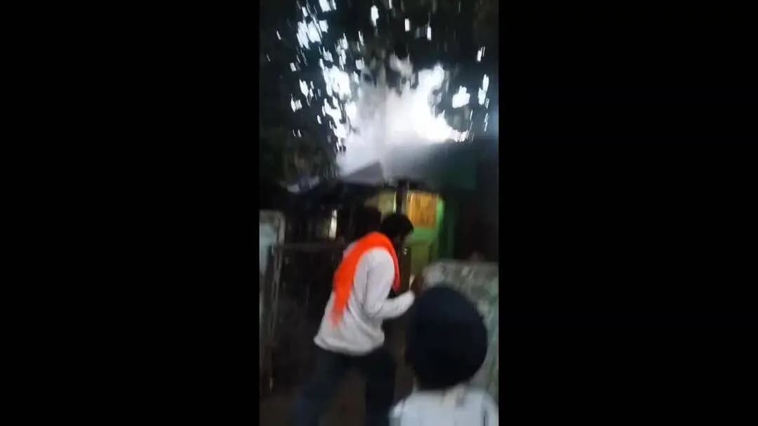 नांदेड: शहरातील कौठा येथे बोर मधून अचानक पाण्याचा जोरदार प्रवाह परिसरात आश्चर्य व्यक्त होत आहे व्हिडिओ व्हायरल