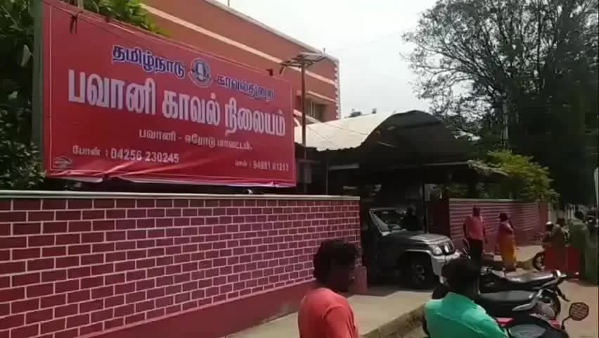 பவானி: அந்தியூர் பிரிவு பகுதியில் அரசு பேருந்தில் பயணம் செய்த போது 11 பவுன் தங்கச் நகைகள் காணமென்று காவல் நிலையத்தில் புகார்
