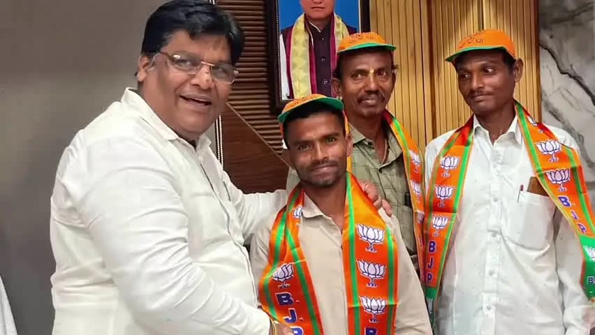 ଚିକିଟି: ପାତ୍ରପୁର ଠାରେ ବିଜେପିର ମିଶ୍ରଣ ପର୍ବ, ବିଜେଡି ଛାଡି ବିଜେପିରେ ସାମିଲ ହେଲେ ବହୁ କର୍ମକର୍ତ୍ତା