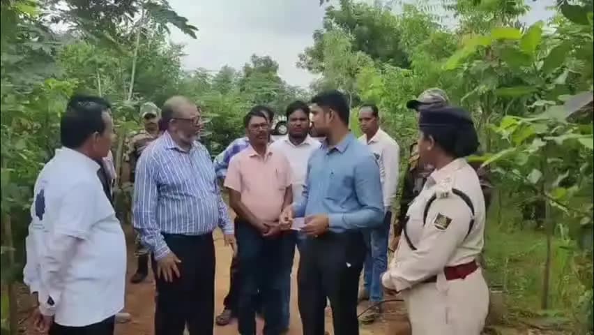 ଝାରସୁଗୁଡା: ବ୍ରଜରାଜନଗର ରେଞ୍ଜରେ ବ୍ୟାପକ ମିଆୱାକି ବନୀକରଣ, କ୍ଷେତ୍ର ପରିଦର୍ଶନ କଲେ ଝାରସୁଗୁଡା ଜିଲ୍ଲା ପ୍ରଶାସନର ଅଧିକାରୀ