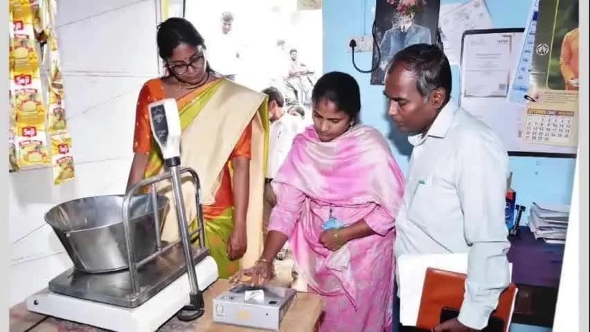குன்னூர்: அதிகரட்டி நியாயவிலை கடையில் ஆட்சியர் ஆய்வு