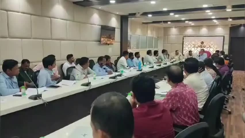 ଦେବଗଡ: ଜିଲ୍ଲାପାଳଙ୍କ କାର୍ଯ୍ୟାଳୟରେ ଜିଲ୍ଲାପାଳଙ୍କ ଅଧ୍ୟକ୍ଷତାରେ ତ୍ରୟମାସିକ ବ୍ୟାଙ୍କର୍ସ ବୈଠକ ଅନୁଷ୍ଠିତ