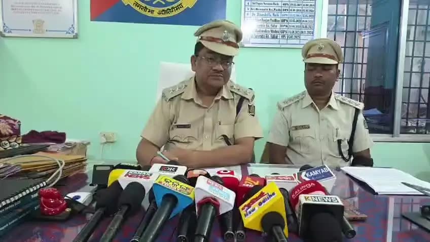 ନବରଙ୍ଗପୁର ପୋଲିସ ଷ୍ଟେସନ: ଆରଏମସି ଗୋଦାମରୁ ଚାଉଳ ଚୋରି କରିଥିବା ସମସ୍ତ ଚୋର ଗିରଫ ହେଇଥିବା ନିଜ କାର୍ଯ୍ୟାଳୟରେ ସୁଚନା ଦେଲେ ଉମରକୋଟ ଏସଡିପିଓ ଶୁଭେନ୍ଦୁ ଶବର