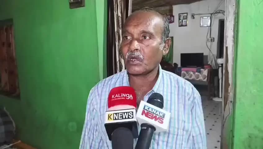 ନବରଙ୍ଗପୁର ପୋଲିସ ଷ୍ଟେସନ: ଘରକୁ ସାଧୁ ବେଶରେ ଆସି ଲକ୍ଷାଧିକ ଟଙ୍କା ଲୁଟ କରିଥିବା ବଡ଼କୁମାରୀ ରେ ଅଭିଯୋଗ କଲେ ଘର ମାଲିକ ହରିପଦ ମଣ୍ଡଳ