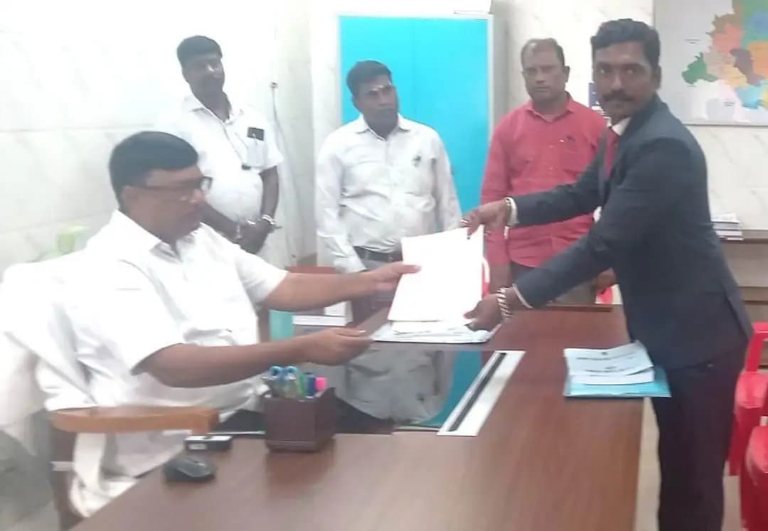 மதுராந்தகம்: மதுராந்தகம் இடைத்தேர்தல்: 60-வது முறையாக மனு தாக்கல் செய்த சுயேச்சை வேட்பாளர்