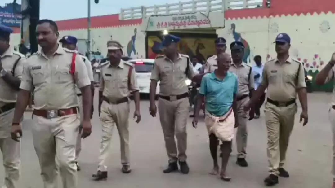 టెక్కలి: కోటబొమ్మాళి లో అత్యాచారం చేసిన వృద్ధుడిని జిల్లా జైలుకు తరలింపు