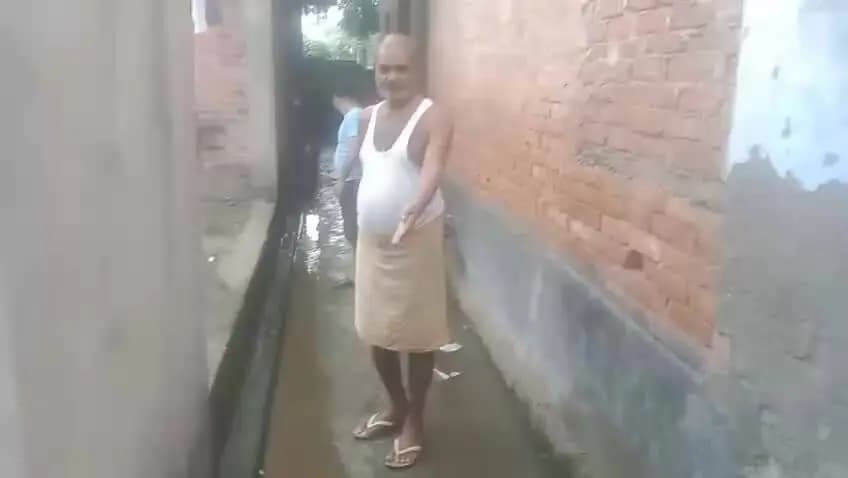 मैंननालीकापानीदूसरीसड़क पर भर जाता है नीचे होने के कारण पर भर जाता है जिसके कारण आने जाने में दिक्कत होती है गांव नगला