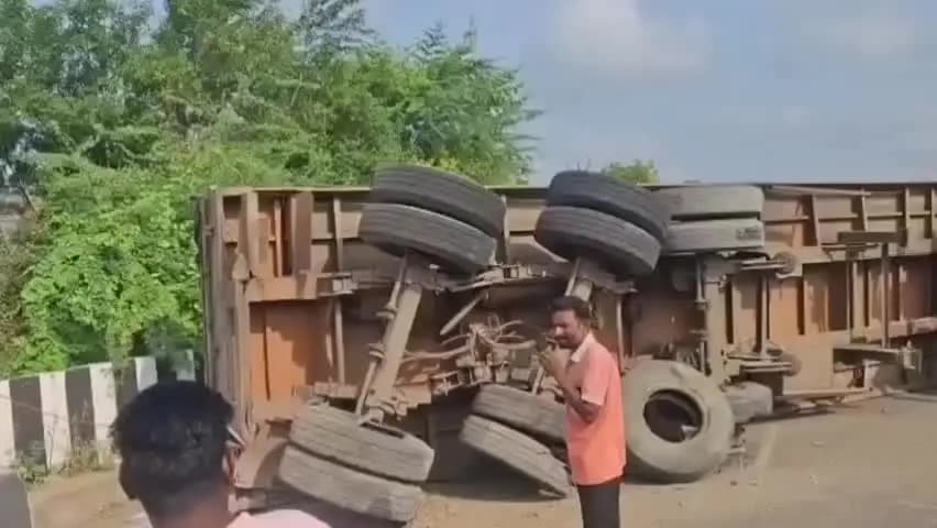 તિલકવાડા: નલિયા ગામ નજીક ડોલા માઈન સ્ટોન ભરેલી કન્ટેનર ગાડી પલ્ટી જતા સર્જાયો અકસ્માત