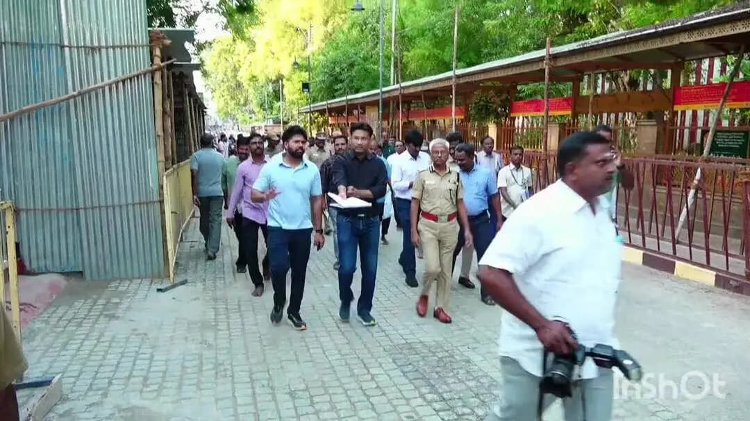 மதுரை தெற்கு: மீனாட்சி அம்மன் கோவில் கும்பாபிஷேகம்-முன்னேற்பாடு பணிகளை ஆய்வு செய்த மாவட்ட ஆட்சியர்