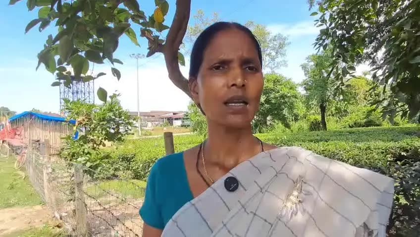 সোণাৰি: ২০ বছৰে মই এই দোকানখনৰ পৰা পৰিয়াল চলাই আছো, হঠাত মোক উঠাই দিছে,সোণাৰিত অসহায় মহিলাৰ মন্তব্য