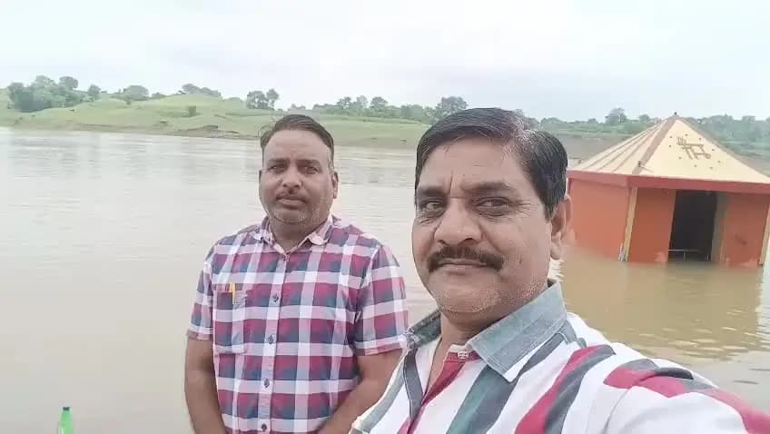 आज मुआर घाट पर अमावस्या के अवसर पर मां नर्मदा जी के दर्शन कर आशीर्वाद प्राप्त किया