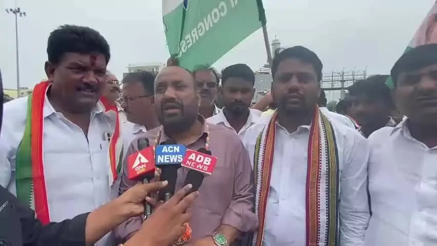 అదిలాబాద్ అర్బన్: దళితుల ఆత్మగౌరవాన్ని దెబ్బ తీసే విధంగా ప్రయత్నిస్తున్న బీఆర్ఎస్ నాయకుల తీరును తీవ్రంగా ఖండిస్తున్నాము:మాజీ డీసీసీ సాజిద్