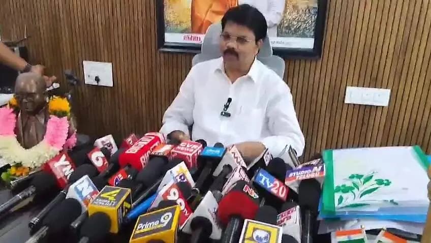 అమలాపురం: చంద్రబాబుపై వైసిపి ఎమ్మెల్సీ బొమ్మి ఇజ్రాయిల్ విమర్శలు