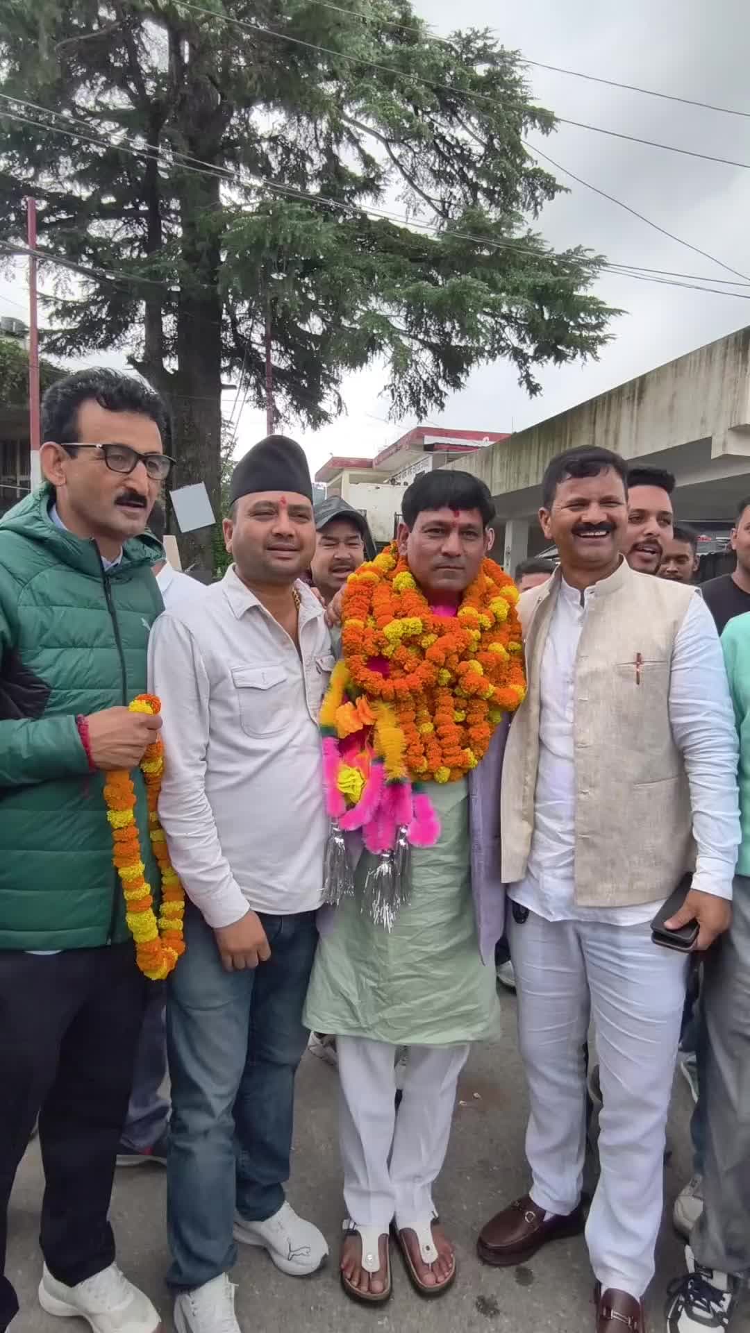 लोहाघाट: निर्मल महारा के पिथौरागढ़ जिला सहकारी बैंक के अध्यक्ष बनने पर भाजपा ने लोहाघाट नगर में निकाला जुलूस
