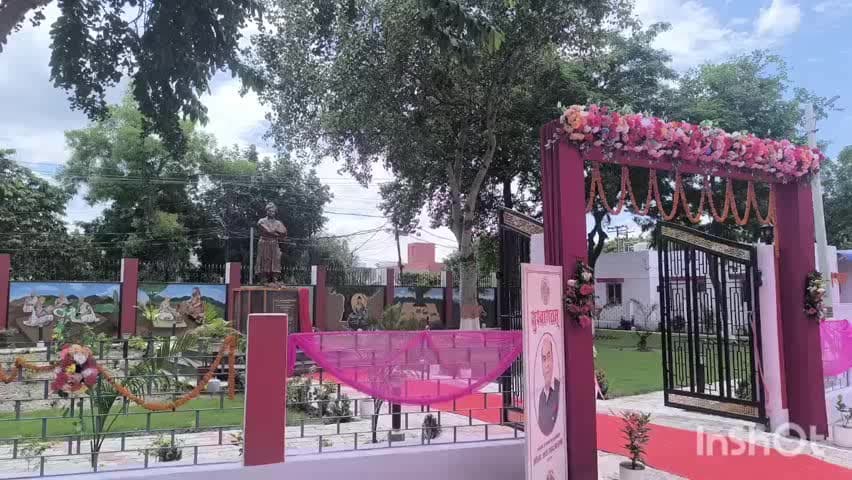 मुशहरी: रिटायर्ड लेफ्टिनेंट जनरल सैयद अता हसनैन ने बेल स्थित रामकृष्ण आश्रम में स्वामी विवेकानंद पर माल्यार्पण किया