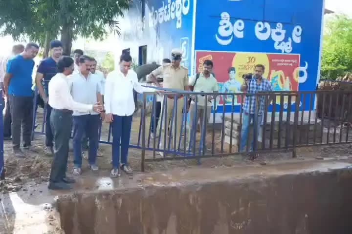 ದಾವಣಗೆರೆ: ದೊಡ್ಡಬಾತಿ ಕೆರೆಯ ಪಕ್ಕದಲ್ಲಿ ಗಣೇಶ ವಿಗ್ರಹಗಳ ವಿಸರ್ಜನಾ ಸ್ಥಳ ವೀಕ್ಷಿಸಿದ ಶಾಸಕ ಸಮರ್ಥ್ ಶಾಮನೂರು