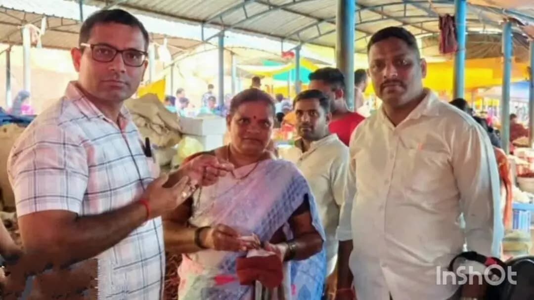 ಕುಮಟಾ: ಸಂತೆ ಮಾರ್ಕೆಟ್ ನಲ್ಲಿ ಕಳುವಾಗಿದ್ದ ಚಿನ್ನದ ಸರ ಪತ್ತೆ ಹಚ್ಚಿದ ಕುಮಟಾ ಪೊಲೀಸರು