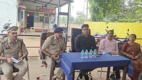 तिल्दा: गणेश पर्व के मद्देनजर नेवरा थाना में शांति समिति की बैठक आयोजित, दिए गए कई दिशा निर्देश