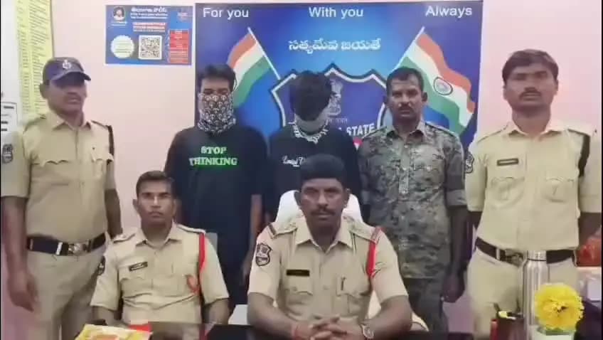 చెన్నూరు: మహారాష్ట్ర టూ వేములవాడ గంజా సప్లై చేస్తున్న ఇద్దరు మహారాష్ట్ర యువకులనుఅస్నాద్ ఎక్స్ రోడ్ వద్ద పట్టుకున్న పోలీసులు