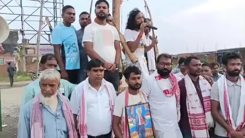 खलारी: देवेंद्र नाथ महतो ने भ्रष्टाचार मुक्त भर्ती व्यवस्था के लिए खलारी का दौरा किया