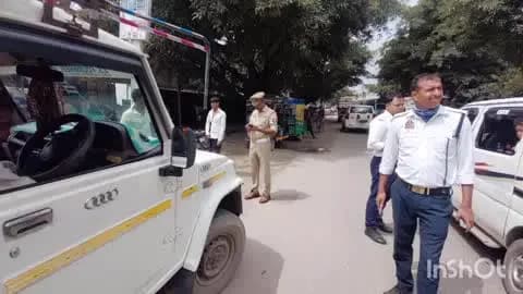 कासगंज: कासगंज में यातायात पुलिस ने चलाया अभियान, 2 वाहन किए सीज, 285 के काटे चालान