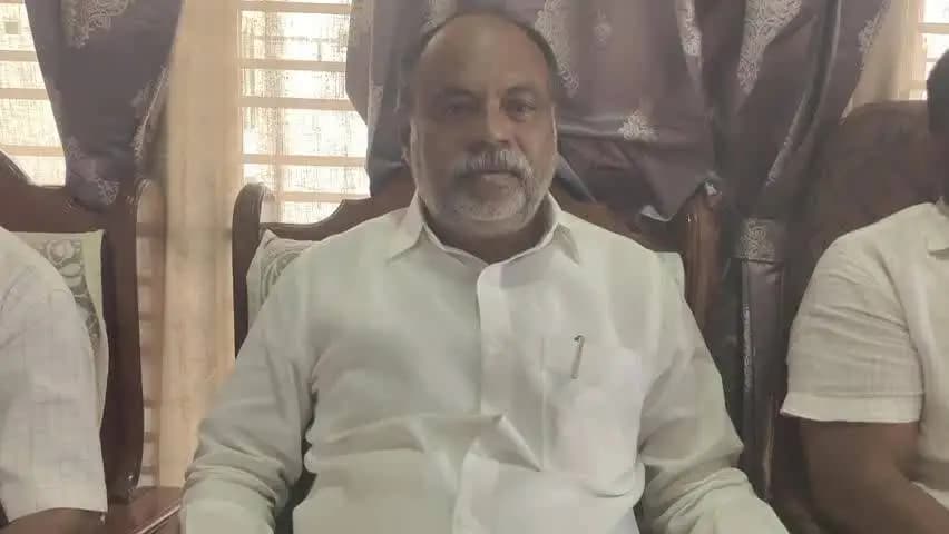 ಮದ್ದೂರು: ಎಚ್ಡಿಕೆಯನ್ನು ಟೀಕಿಸುವುದನ್ನು ಬಿಟ್ಟು ರೈತರ ಬೆಳೆಗಳಿಗೆ ನೀರು ಕೊಡಿ :ಭಾರತೀನಗರದಲ್ಲಿ ಮಾಜಿ ಶಾಸಕ ಡಾ ಕೆ ಅನ್ನದಾನಿ