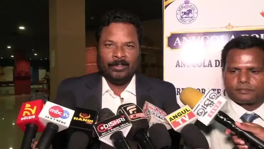 ଅନୁଗୋଳ: ସଭାଘରେ ଆୟୋଜିତ କାର୍ଯ୍ୟକ୍ରମରେ ଯୋଗ ଦେଇ ପ୍ରତିକ୍ରିୟା ରଖିଲେ ଆଇନଜୀବୀ ରଞ୍ଜନ ପାତ୍ର