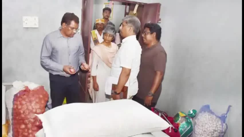 காஞ்சிபுரம்: புதுப்பாளையம் மாநகராட்சி தொடக்கப் பள்ளியில் காலை உணவு திட்டத்தினை மாவட்ட கண்காணிப்பாளர் ஆய்வு செய்த
