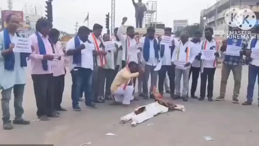 మంచిర్యాల: కాంగ్రెస్ ఎస్సీ సెల్ ఆధ్వర్యంలో కేసీఆర్ దిష్టిబొమ్మ దహనం