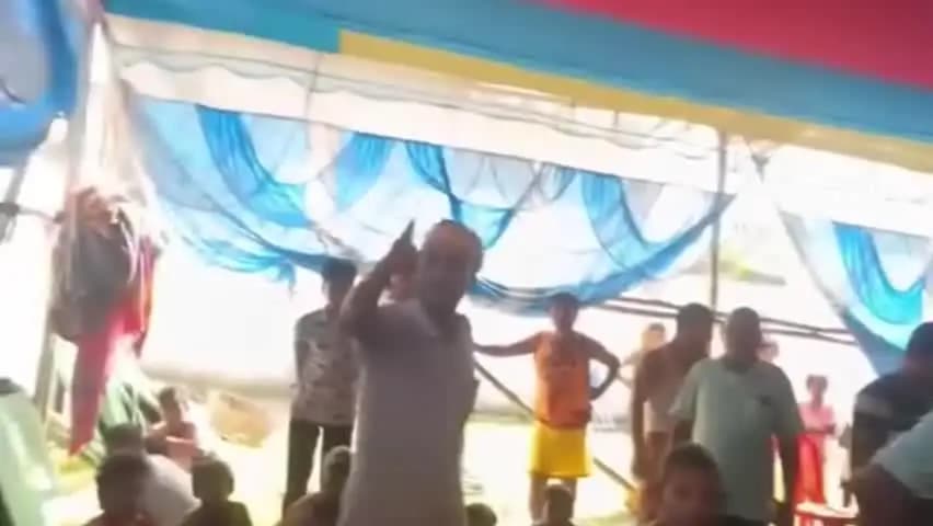 कहलगांव: काली प्रसाद गांव में बाढ़ पीड़ितों की भोजनशाला में एक युवक ने B.D.O., C.O. और D.M. को चुनौती दी