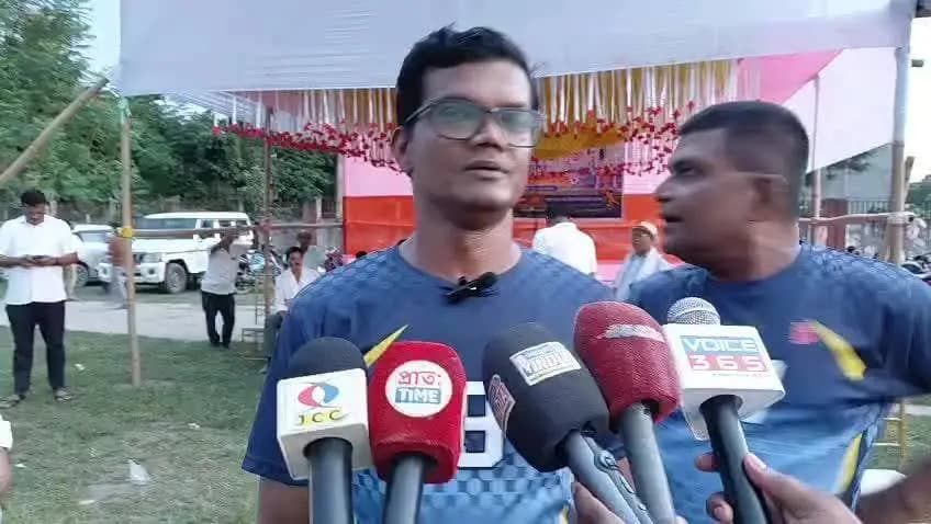 মৰিগাঁও: বিশ্বকৰ্মা পূজা উপলক্ষে মৰিগাঁও লোক নিৰ্মাণ পথ বিভাগৰ অভিযন্তা একাদশ আৰু নিৰ্মাণ সন্থা একাদশৰ মাজত অনুষ্ঠিত ফোটবল