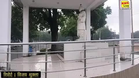 उपेक्षा का शिकार लौह पुरुष सीसीएल अधिकारियों के आवास के पास सरदार पटेल की प्रतिमा पर जम धूल और कूड़ा