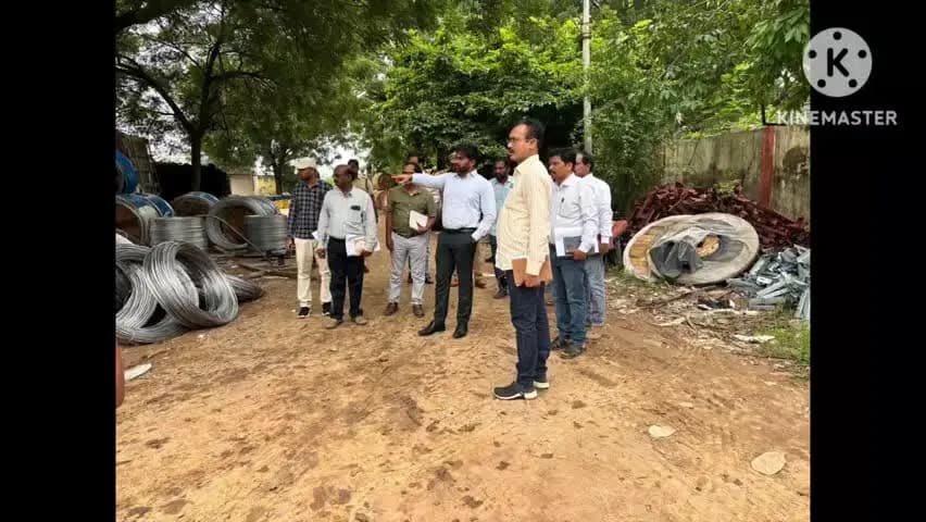 మంచిర్యాల: మంచిర్యాల, లక్సెట్టిపేట్, డిస్ట్రిక్ట్ స్టోర్స్ను పరిశీలించిన టీజీఎన్పీడీసీఎల్ సీఎండీ కర్నాటి వరుణ్ రెడ్డి
