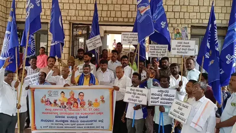 ಹೊಸಪೇಟೆ: ಸತೀಶ್ ಜಾರಕಿಹೊಳಿ ನಿವಾಸದ ಮೇಲಿನ ಇಡಿ ದಾಳಿ: ಹೊಸಪೇಟೆಯಲ್ಲಿ ಬೃಹತ್ ಪ್ರತಿಭಟನೆ