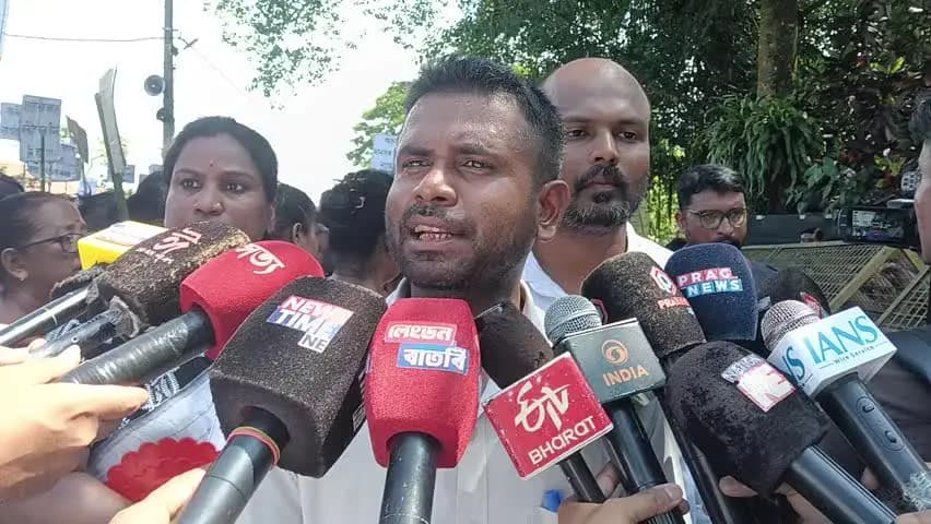 শিৱসাগৰ: সদৌ অসম অনুসূচিত জাতি ছাত্ৰ সন্থাৰ কেন্দ্ৰীয় সম্পাদক পৰশ জ্যোতি দাসৰ তাৎপৰ্যপূৰ্ণ মন্তব্য শিৱসাগৰত অভয় মানসৰ দুৰ্ঘটনাত