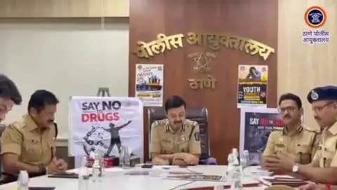 🚫 नशेला नकार, जीवनाला होकार!
मा. पोलीस आयुक्त सर, मा. सह पोलीस आयुक्त सर आणि मा. अप्पर पोलीस आयुक्त सर यांच्या मार्गदर्शनाखाली तसेच मा. पोलीस उपआयुक्त (झोन १) सर यांच्या पुढाकाराने, 'नशा मुक्त अभियान' अंतर्गत आम्ही तब्बल २०,००० पेक्षा जास्त शाळा आणि कॉलेजच्या विद्यार्थ्यांशी यशस्वीपणे ऑनलाइन संपर्क साधला.
'नशा मुक्त ठाणे' घडवण्याच्या दिशेने हे एक अतिशय महत्त्वाचे आणि खंबीर पाऊल! 🙏
Say No to Drugs – Say Yes to Life! 🚫
#NashaMuktAbhiyan #SayNoToDrugs #SayYesToLife #ThanePolice #DrugFreeThane @mumbaipolice @navimumbaipolice @dgpmaharashtra @kdmcofficial @thane_maha_nagar @thaneinfo