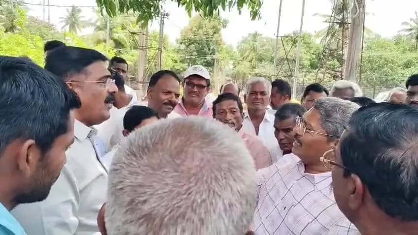 ಕಾಗವಾಡ: ಕಾಗವಾಡದಲ್ಲಿ ರೈತರ ಅಹೋರಾತ್ರಿ ಧರಣಿ: ವಿದ್ಯುತ್ ಪೂರೈಕೆಗಾಗಿ ಹೆಸ್ಕಾಂ ಕಚೇರಿ ಮುತ್ತಿಗೆ