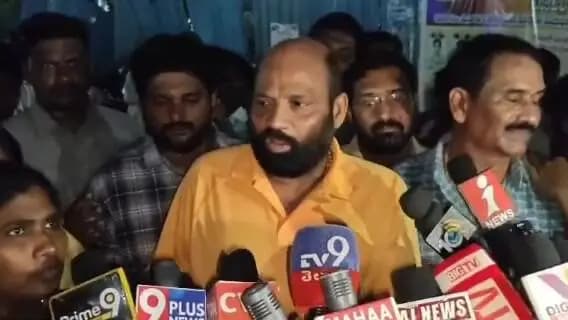 గన్నవరం: కేసరపల్లిలో ఉద్రిక్తత: సీఐని నిలదీసిన ఎమ్మెల్యే యార్లగడ్డ వెంకట్రావు
