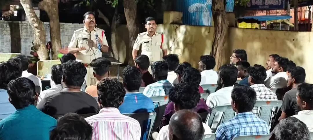 నందికోట్కూరు: అల్లర్లు జరిగితే కమిటీదే బాధ్యత నందికొట్కూర్ రూరల్ సీఐ సుబ్రహ్మణ్యం