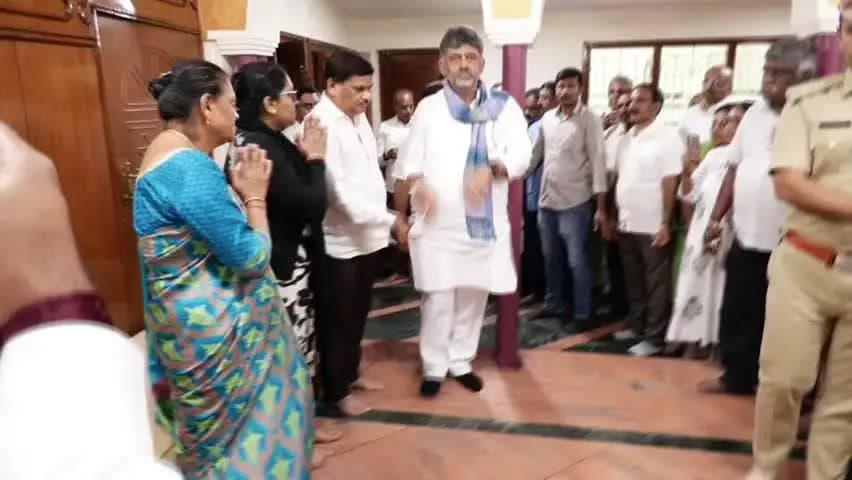 ಬೆಂಗಳೂರು ಉತ್ತರ: ಬ್ಲಾಕ್ ಕಾಂಗ್ರೆಸ್ ಅಧ್ಯಕ್ಷರಾದ ದಿ. ಗೋಪಾಲ್ ಅವರ ಯಶವಂತಪುರ ನಿವಾಸಕ್ಕೆ ಭೇಟಿ ನೀಡಿ ಸಂತ್ವಾನ ತುಂಬಿದ ಸಿಎಂ