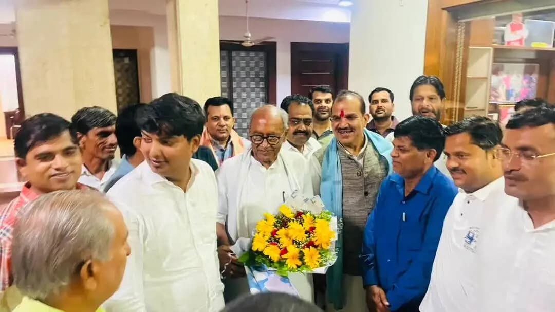 निवाड़ी: झांसी में दिग्विजय सिंह ने चंद्रपाल सिंह यादव से की मुलाकात, निवाड़ी कांग्रेस संगठन पर हुई चर्चा