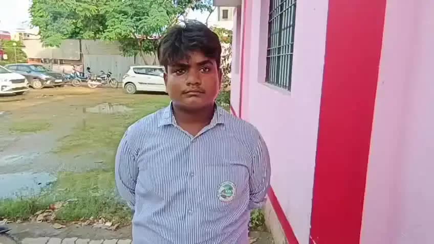 इकौना: इकौना क्षेत्र में छात्रों के दो गुटों में मारपीट, पीड़ित की तहरीर पर तीन पर केस दर्ज, छात्र ने दी घटना की पूरी जानकारी