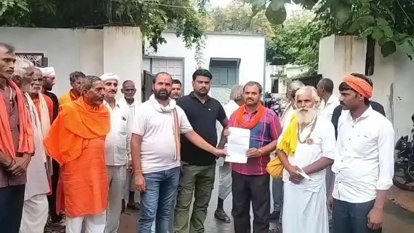 छतरपुर नगर: सिंहपुर चरण पादुका विवाद: दूसरे पक्ष ने निष्पक्ष जांच के लिए एसपी ऑफिस में दिया आवेदन