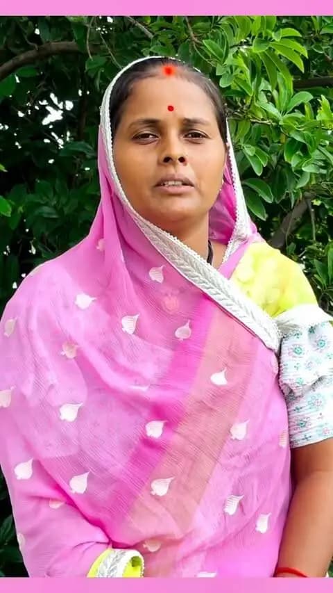 महतारी वंदन योजना से दुर्गा चौहान को मिला आर्थिक संबल…
कबीरधाम जिले के ग्राम पथरा निवासी श्रीमती दुर्गा चौहान को महतारी वंदन योजना की अब तक 31 किस्तों के रूप में ₹31 हजार की राशि प्राप्त हुई है।
श्रीमती दुर्गा चौहान ने कहा कि विष्णु भइया की इस योजना से उन्हें आर्थिक मदद मिल रही है और यह योजना बहुत अच्छी है।