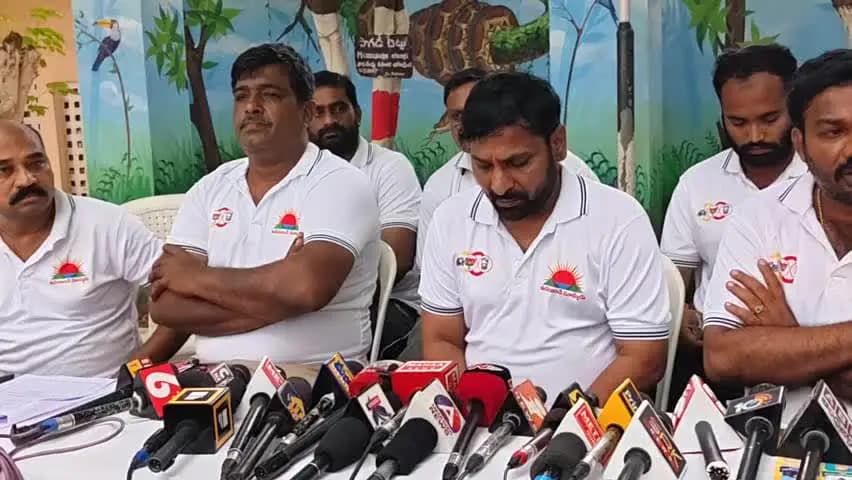 గుంటూరు: కోరిటపాడు వాకింగ్ ట్రాక్ ఎన్నికల్లో ఉదయించే సూర్యుడు ప్యానల్ ను గెలిపించండి: కూటమి నేత పొదిల వాసు