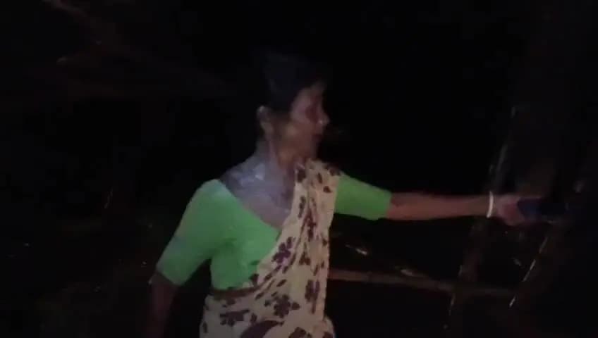 বিশালগড়: ১৬০ কিলোমিটার গতিতে এসে গাছে ধাক্কা। দুটি বড় বড় গাছ ভেঙ্গে জাতীয় সড়কে পড়ে যায়। এক ব্যবসায়িক দোকানও ভেঙ্গে তছনছ