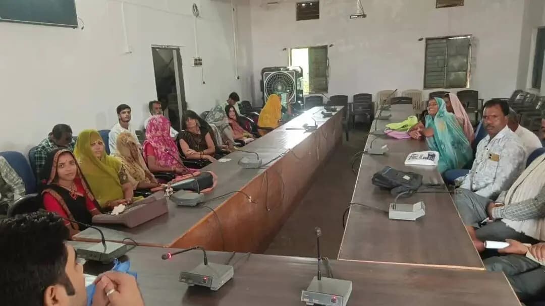 बक्स्वाहा: बकस्वाहा में गौशाला संचालक समूहों की बैठक संपन्न, लापरवाही पर सख्त निर्देश