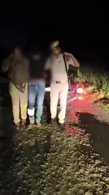 मऊ: मऊ में मुठभेड़ के बाद हिस्ट्रीशीटर लुटेरा मयंक गिरफ्तार, पैर में गोली लगी