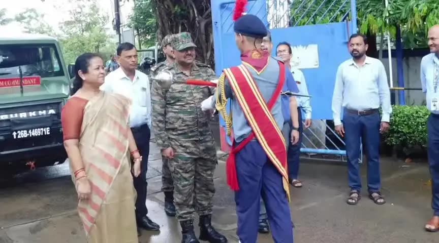 ବାଲେଶ୍ବର ସଦର: ମଦର୍ଣ୍ଣ ପବ୍ଲିକ ସ୍କୁଲରେ ଭାରତୀୟ ସେନାର କ୍ୟାରିୟର ଗଠନ ଓ ଅପରେସନ ସିନ୍ଦୁର ସମ୍ପର୍କରେ ସେନା ଅଧିକାରୀ ମାନେ ପିଲାମାନଙ୍କୁ ବୀରତ୍ୱ ଶୁଣାଇଲେ